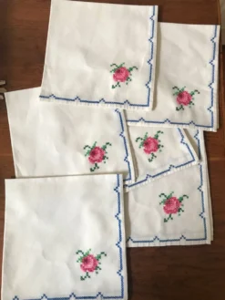 Serviette de table brodées