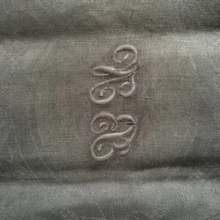 Serviette de table grise ancienne brodée BN