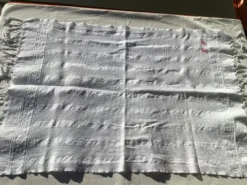 Serviette monogramme AB nid d’abeille coton frangé ancien