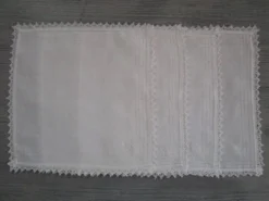 4 serviettes a a thé anciennes brodées, monogrammées