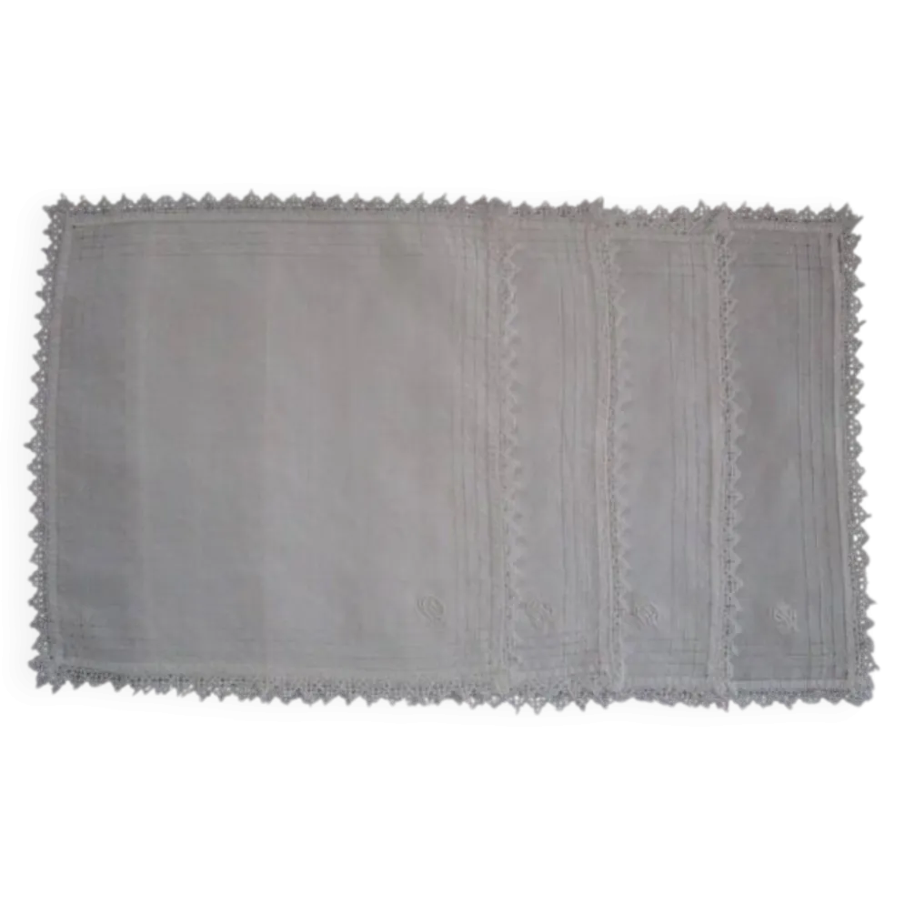 4 serviettes a a thé anciennes brodées, monogrammées