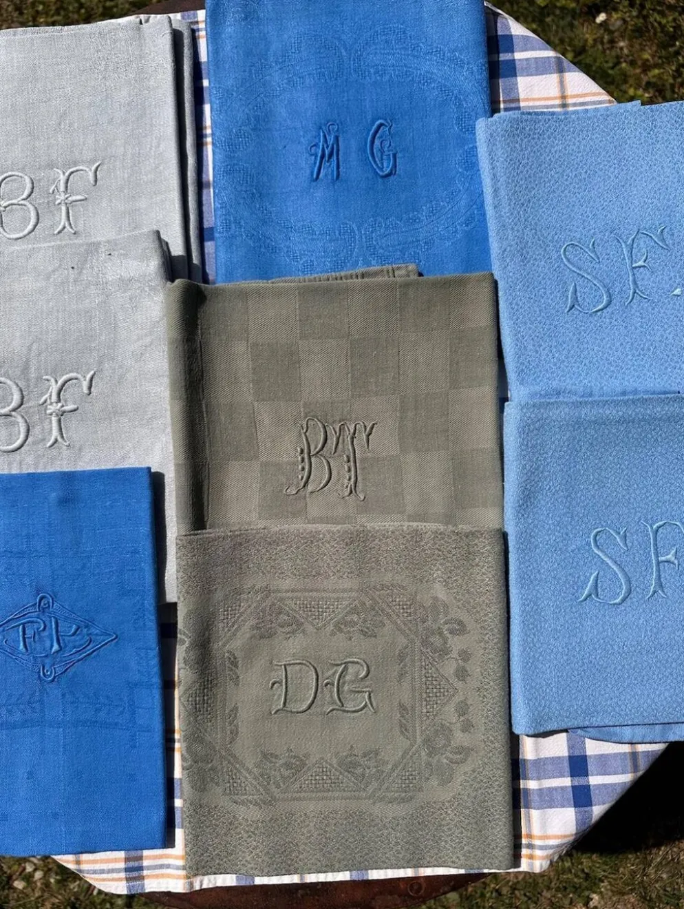 Serviettes Anciennes Dépareillées Teintées - lot de 8 - Monogrammes Brodés