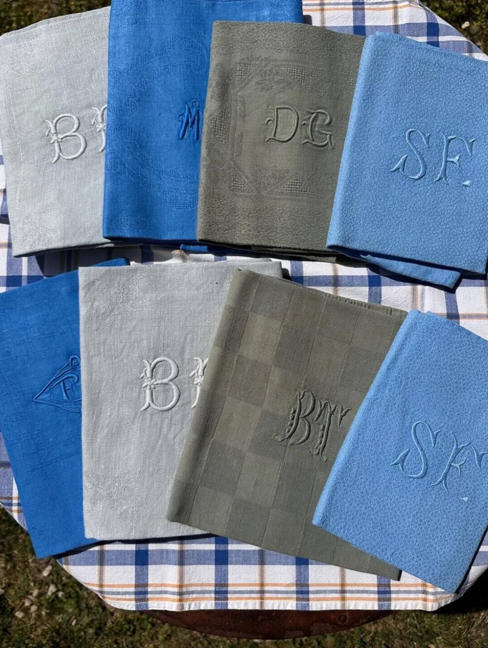 Serviettes Anciennes Dépareillées Teintées - lot de 8 - Monogrammes Brodés