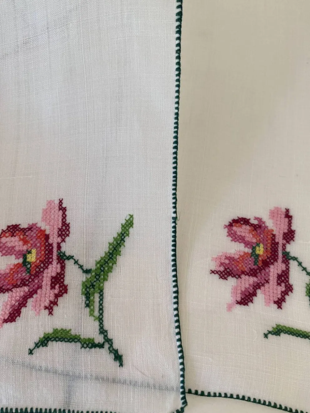 6 serviettes brodées main, 28 cm