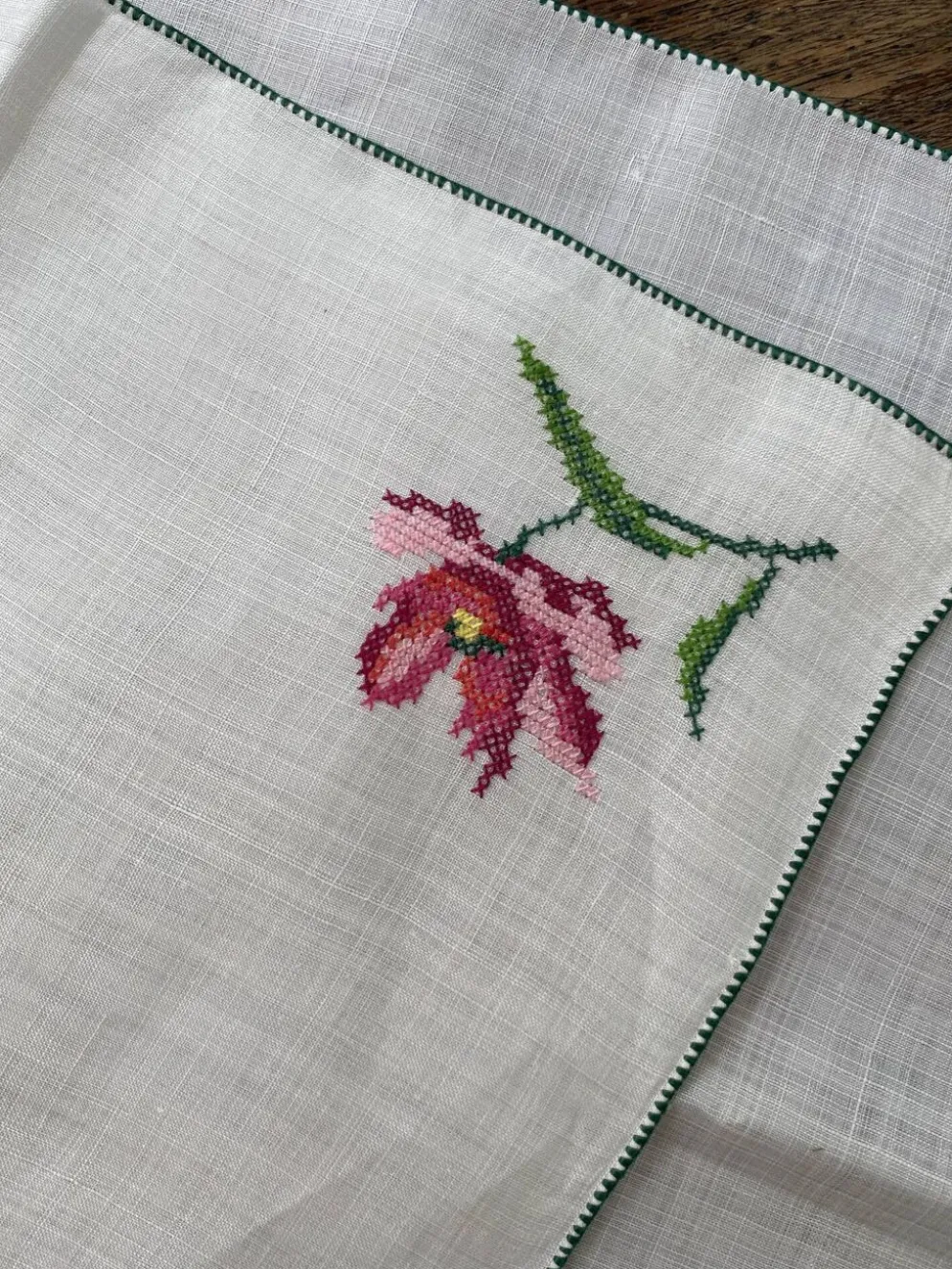 6 serviettes brodées main, 28 cm