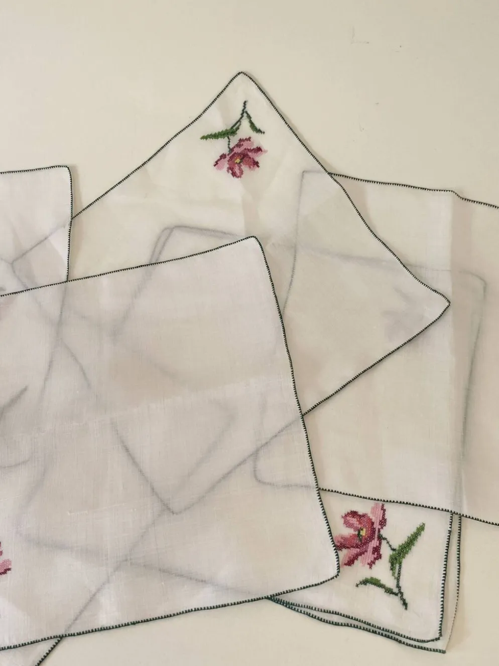 6 serviettes brodées main, 28 cm