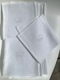 11 serviettes carrées GC damassé fleuri ajouré