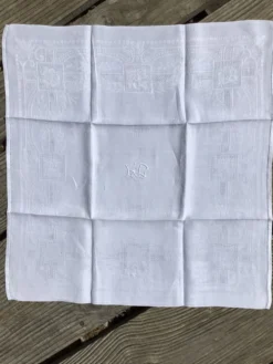 11 serviettes carrées GC damassé fleuri ajouré