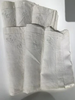 6 serviettes carrées lin mb brodé main dans l’angle