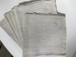 6 serviettes carrées lin mb brodé main dans l’angle