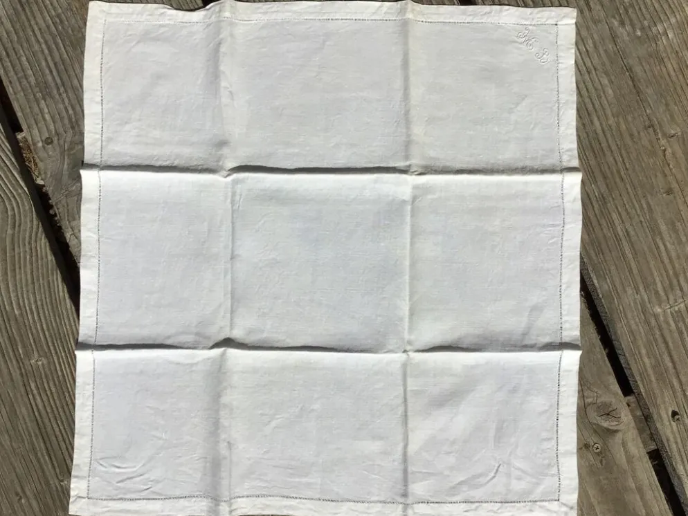 6 serviettes carrées lin mb brodé main dans l’angle