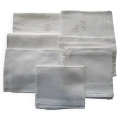 7 serviettes de table anciennes damassées - dépareillées