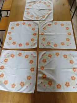 5 serviettes de table anciennes