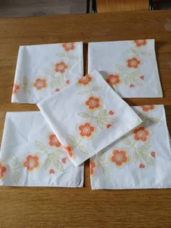 5 serviettes de table anciennes