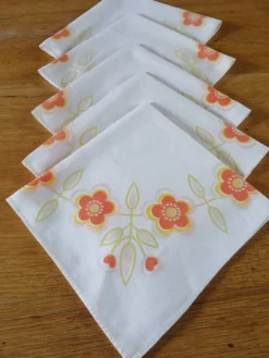 5 serviettes de table anciennes
