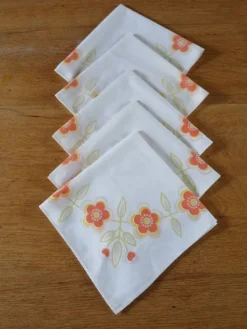 5 serviettes de table anciennes