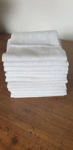 12 serviettes de table anciennes en coton damasse
