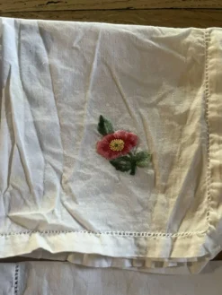 4 serviettes de table anciennes