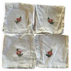 4 serviettes de table anciennes