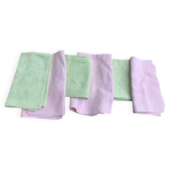 6 serviettes de table, dépareillées, rose et vert anis, monogrammes M ou CC