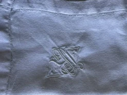 serviettes de table monogrammées