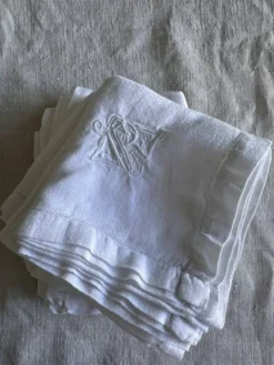 serviettes de table monogrammées