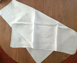 2 serviettes de table monogramme H