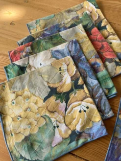 6 serviettes de table motifs fleuris