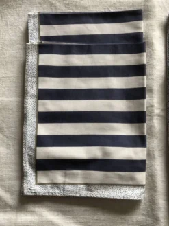 Serviettes de table rayées bleues