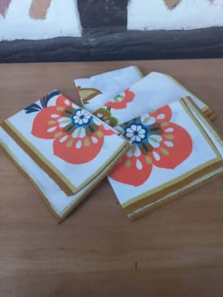 Serviettes de tables vintage neuves