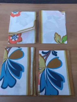 Serviettes de tables vintage neuves