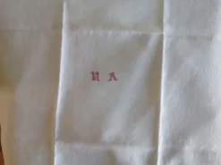 5 serviettes en coton dammasè monogrammees NA