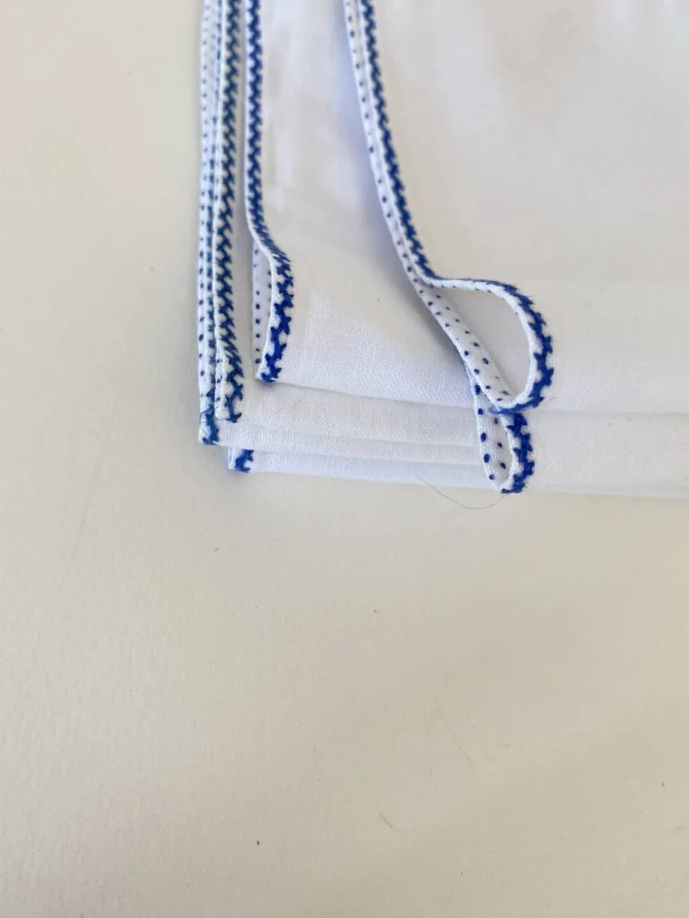 6 serviettes percal brodées, 28 cm