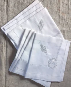 8 serviettes pur fil brodées et monogrammées MR