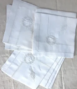 8 serviettes pur fil brodées et monogrammées MR