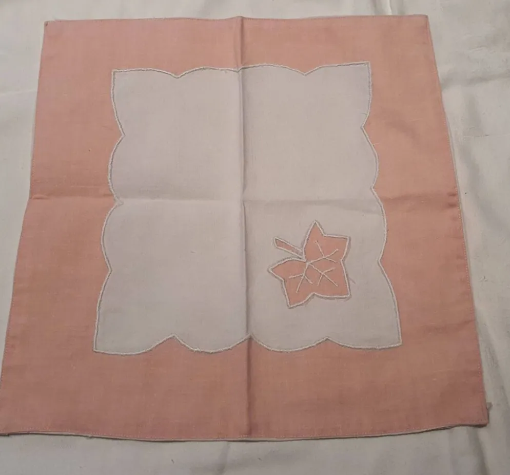 2 serviettes à thé brodées