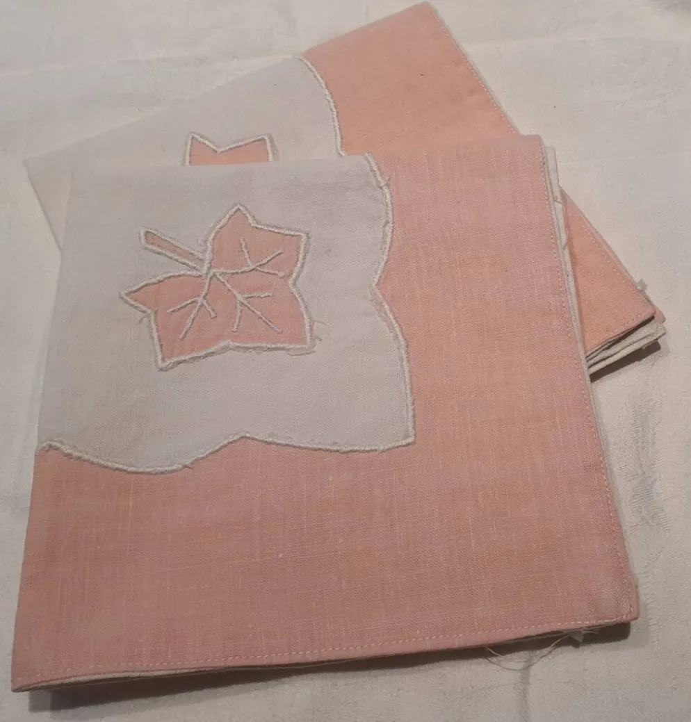 2 serviettes à thé brodées