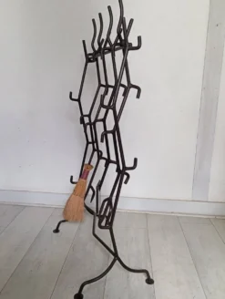 Serviteur de cheminée brutaliste