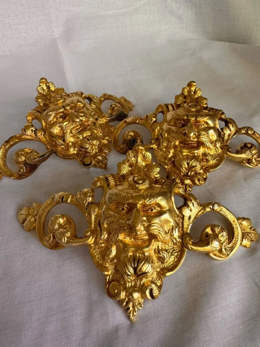 Set de 3 éléments décoratifs en bronze/laiton.