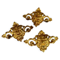 Set de 3 éléments décoratifs en bronze/laiton.