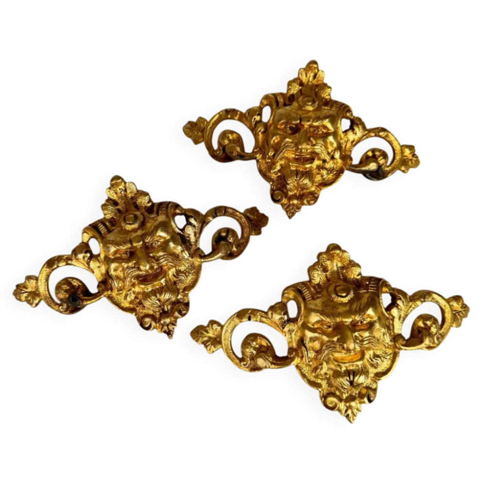 Set de 3 éléments décoratifs en bronze/laiton.