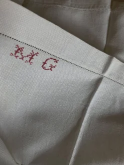 Set de 6 serviettes en lin caviar 1930 brodées MG rouge 65 x 85