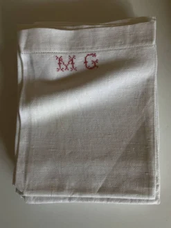 Set de 6 serviettes en lin caviar 1930 brodées MG rouge 65 x 85