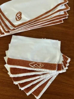 Sets et serviettes de table