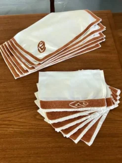 Sets et serviettes de table