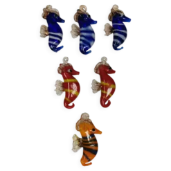 Six petits hippocampes de Murano en verre.