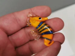 Six petits hippocampes de Murano en verre.