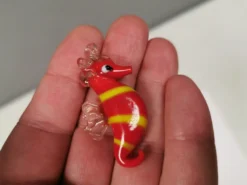 Six petits hippocampes de Murano en verre.