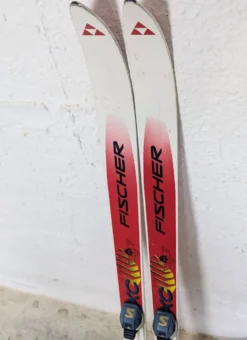 Skis vintage enfant Fischer Crown fixations Salomon