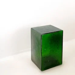 Socle en acrylique translucide vert bouteille